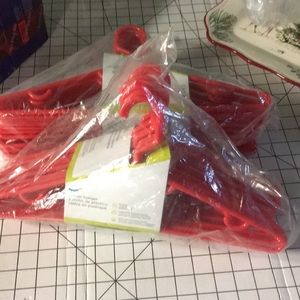 FREEwPurchase New 15pk Dk Coral Plastic Hangers 😀